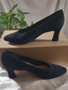 Selby Women's Black Mid Heel Pumps - Elegant Court Shoes - Size 8